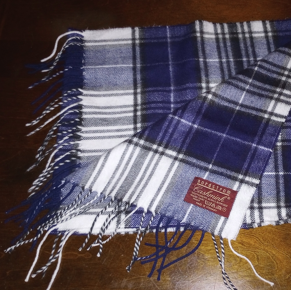 🖤🍂 Black, Blue, & White Scarf